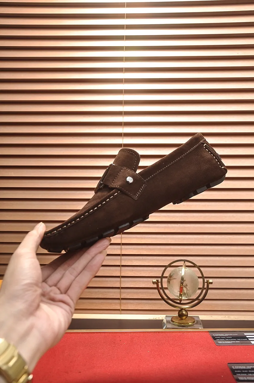 Men's men's shoes 💰420💶 [LV Doudou shoes] (water-dyed cowhide lining) new model is on the market, available on the official website. The new Doudou shoes are processed into single-color materials, and the uppers are made of imported cowhide material. The body of the shoe is fully hemmed with mark thread, and is lined with imported original cowhide leather. The elegant shoe shape is super suitable for all-matching, and the size is 38-44.